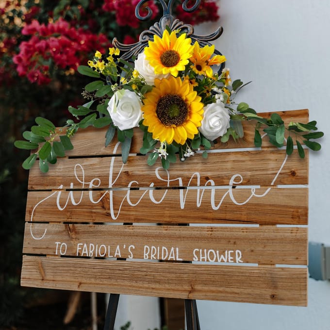 Welkomstbord Huwelijksfeest Bloemdecoratie white
