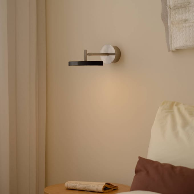 UMAGE LED wandlamp Asteria Short, zwart, staal, vaste aansluiting