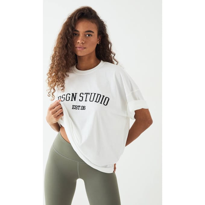 Dames DSGN Studio Applique Oversized T-shirt | White | Maat: 24