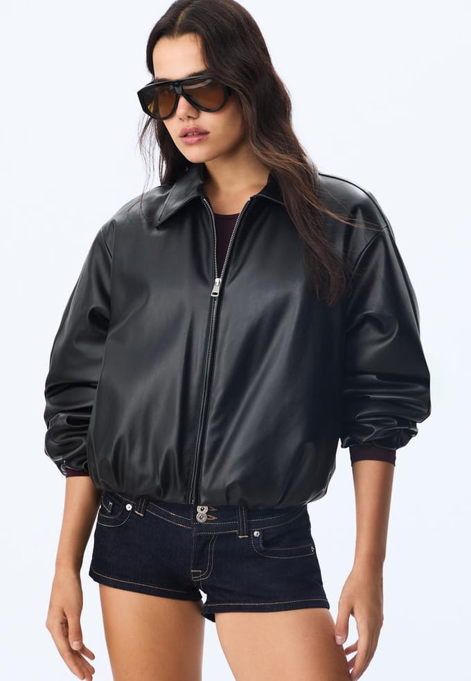 Stradivarius Gewatteerd bomberjack met leereffect  Zwart S