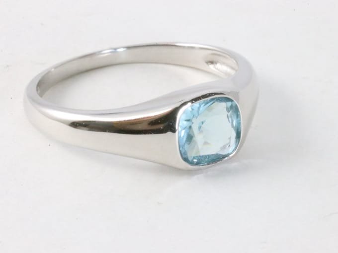 Hoogglans zilveren ring met aquamarijn - maat 20