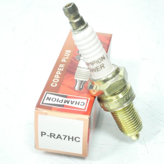 Bougie d'allumage Champion pour Scooter Keeway 125 Hacker P-RA7HC / équivalent DPR7EA-9 Neuf