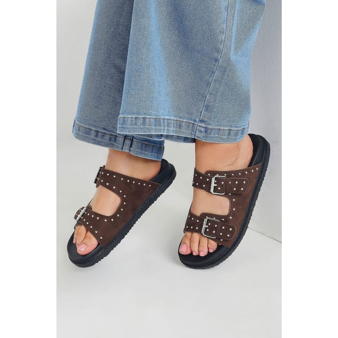 Yours Sandalen Met Dubbele Gesp En Studs In Een Extra Brede Pasvorm In Bruinsize 39EEE