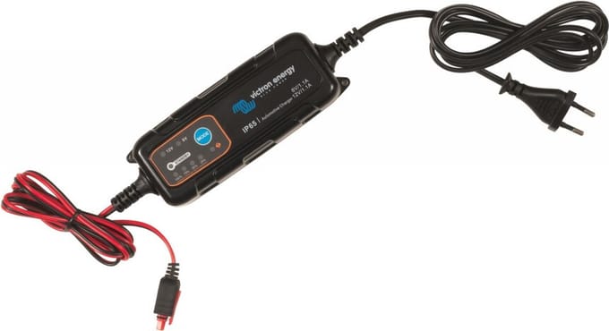 Blue Smart IP65 Charger 6V/12V-1.1 230V CEE 7/16