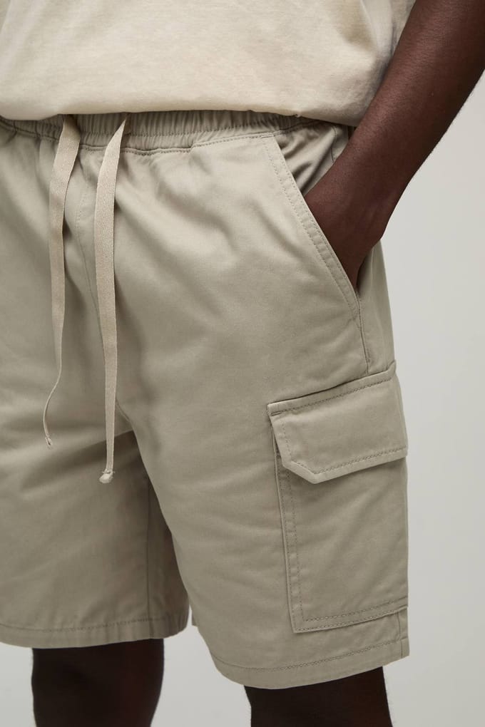 Essentiële Slim Fit Elastische Middellange Twill Cargo Shorts | Stone | Size Medium