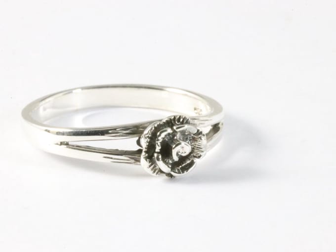 Fijne zilveren ring met roos - maat 18.5