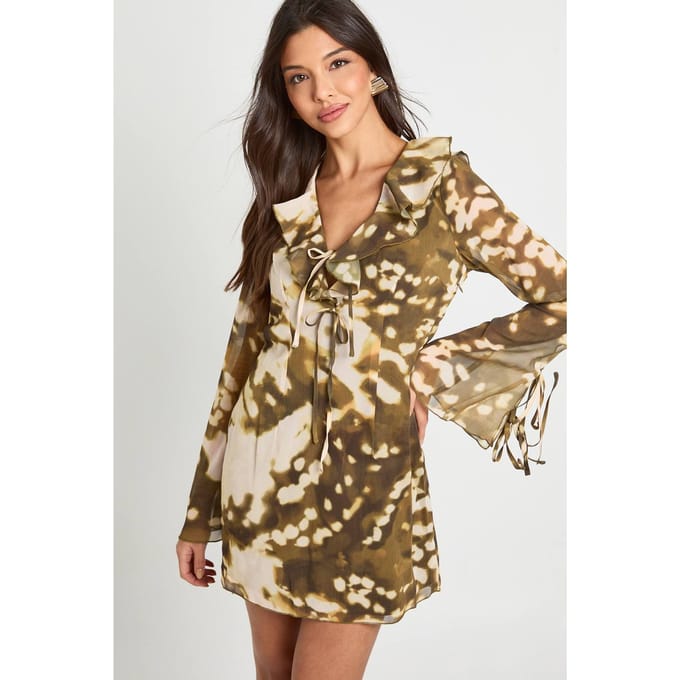 boohoo Dames Abstract chiffon shift-jurk met ruches | Brown | Maat: 10