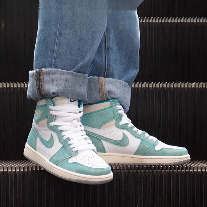 Jordan 1 Retro High Turbo Green (GS) 36 white
