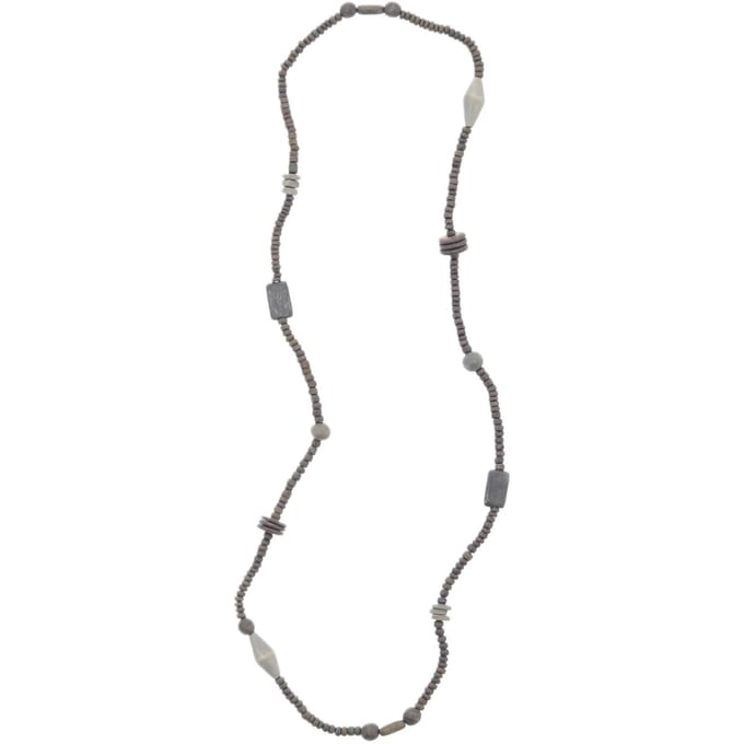 Behave – Lange kralenketting met vintage details – Boho chic stijl