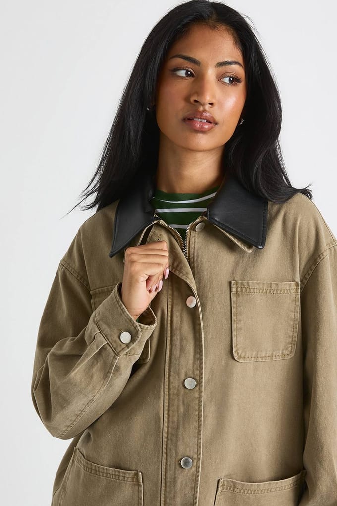 boohoo Dames Namaakleren jasje met contrasterende kraag Barn Jacket | Camel | Maat: 8