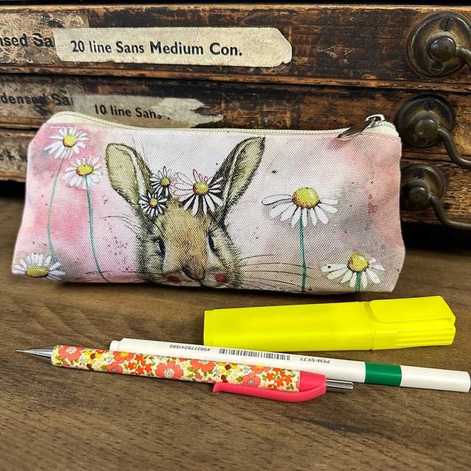 Alex Clark Pencil Case Rabbits and Daisies ~ Pennenetui Konijn