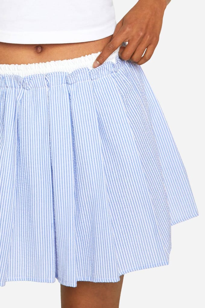 boohoo Dames Crinkle Contrast Tailleband Geplooide Mini | Blauw | Maat: 40