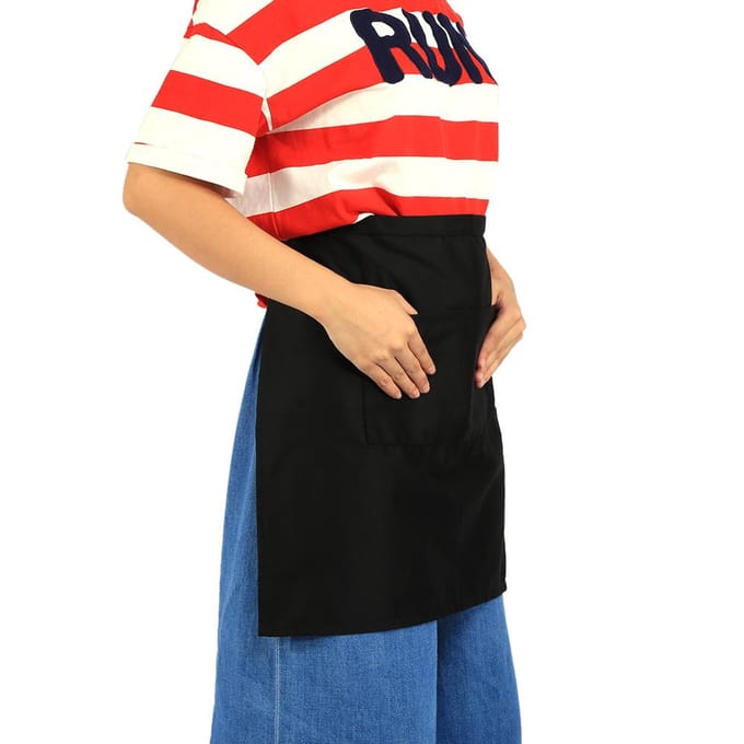 Zwarte korte schorten met halve taille en zakken voor thuis, keuken, café, ober, serveerster wit