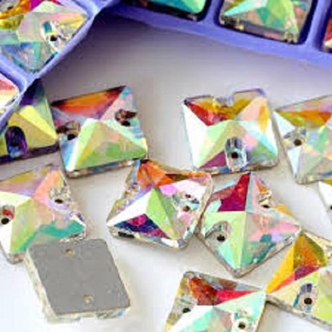 Sew on glass vierkant Crystal AB 18 mm