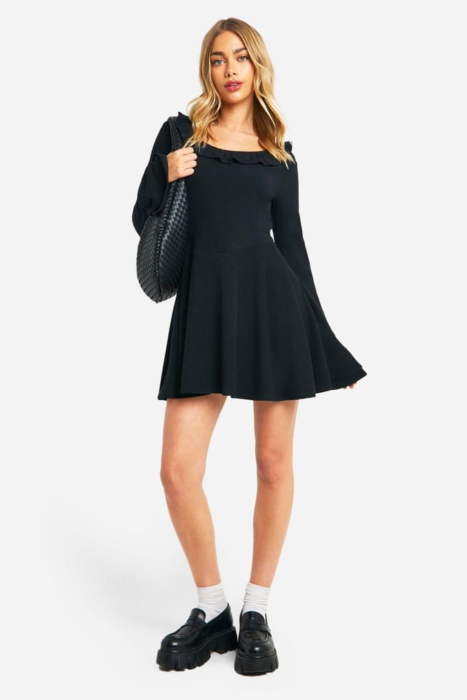 boohoo Dames Geribbelde smockjurk met flare mouwen | Black | Maat: 8