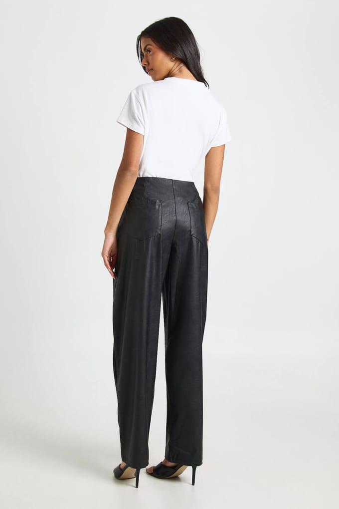 boohoo Dames Kunstleren Barrel Leg Broek | Zwart | Maat: 42