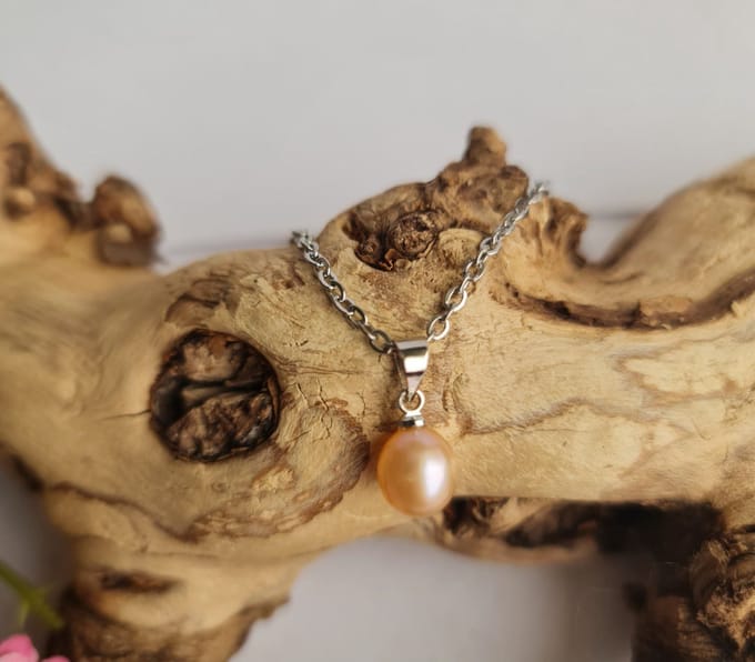 Elegante ketting van Perzik Parel drop hanger - zilver ketting - handgemaakt