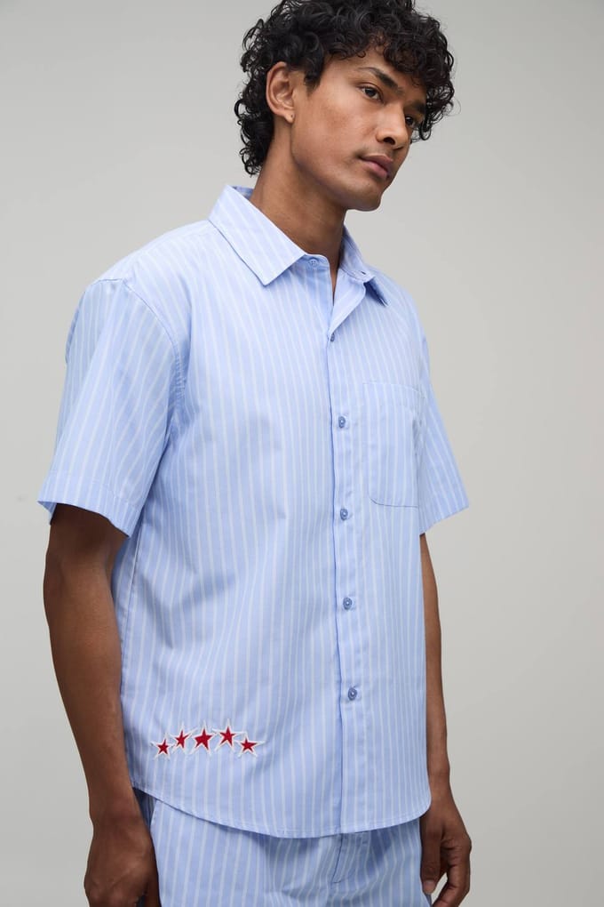 Gestreepte Poplin Set Met Gebogen Zoom, Sterborduursels, Oversized Shirt & Baggy Short | Blue | Size Medium