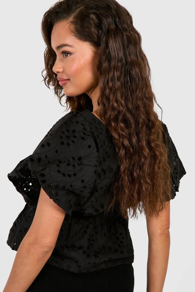 boohoo Dames Embroidery Frill Shoulder Top | Zwart | Maat: 34