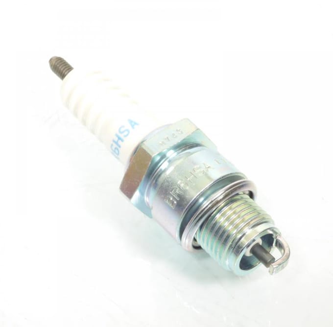 Bougie d'allumage NGK pour Mobylette Honda 50 PK SM WALLAROO 1995 à 1997 Neuf
