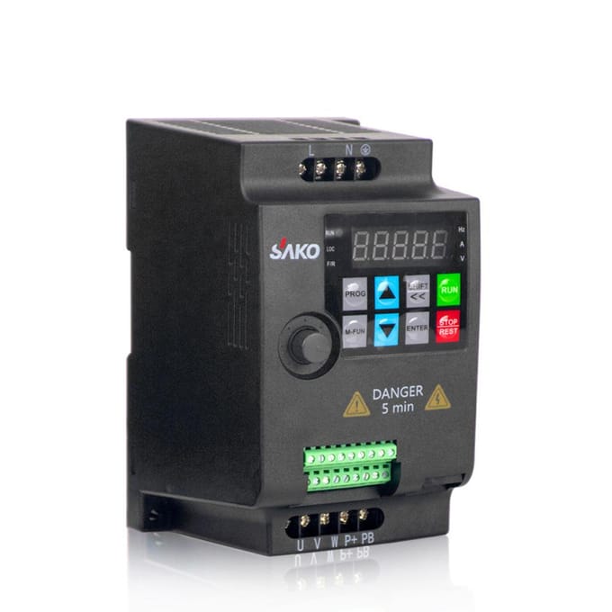 Convertisseur de fréquence variable VFD d'inverseur vectoriel monophasé AC220V pour la vitesse du moteur en continu 1.5KW multicolore