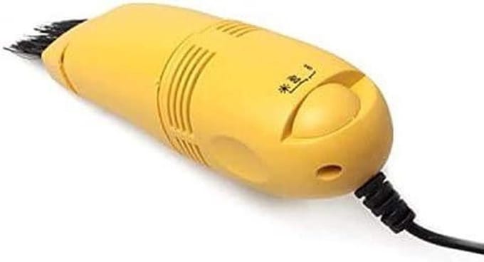 Mini Stofzuiger - Computer Reiniger - Bureau Schoonmaken - USB Aangedreven - 16 cm - Willekeurig