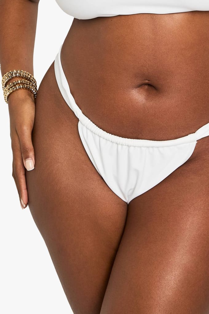 boohoo Dames Plus Swimwear Essentials Tanga Slip | Wit | Maat: 48