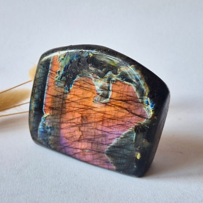 Premium Rainbow Labradorite Freeform 275g – High Flash Madagascar Labradoriet – One of a Kind Crystal