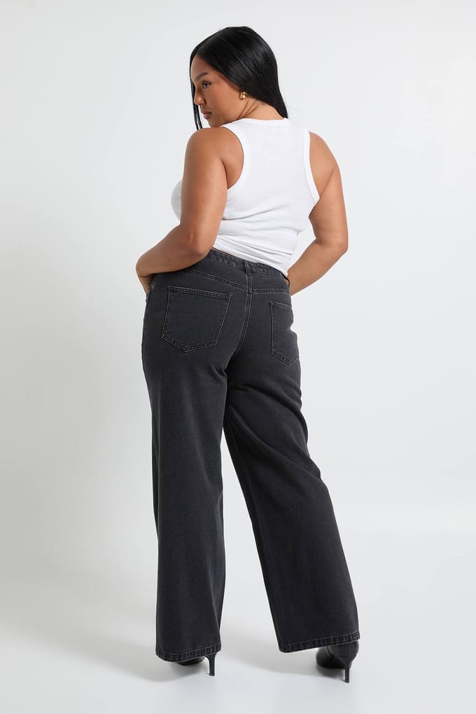 boohoo Dames Plus gewassen rechte pijp spijkerbroek | Washed Black | Maat: 48