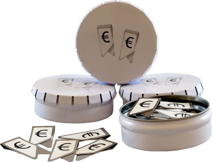 Blikje gevuld met Funny Euro paperclips