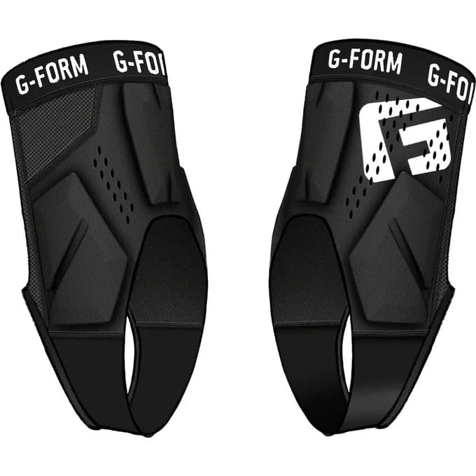 G-Form Pro-X4 Enkelberschermer - Zwart | Maat: S/M