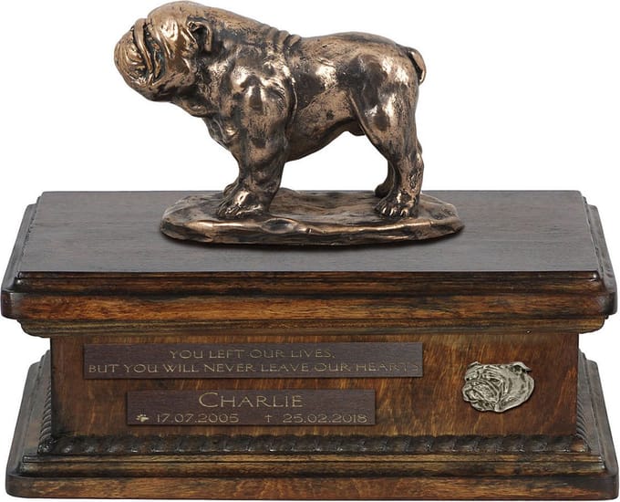 Persoonlijke houten urn voor bulldog as met beeldje