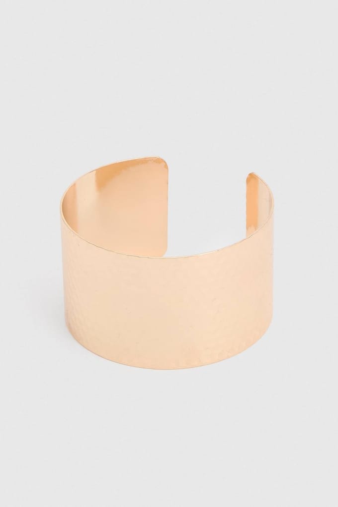 boohoo Dames Gehamerde Chunky Armband | Goud