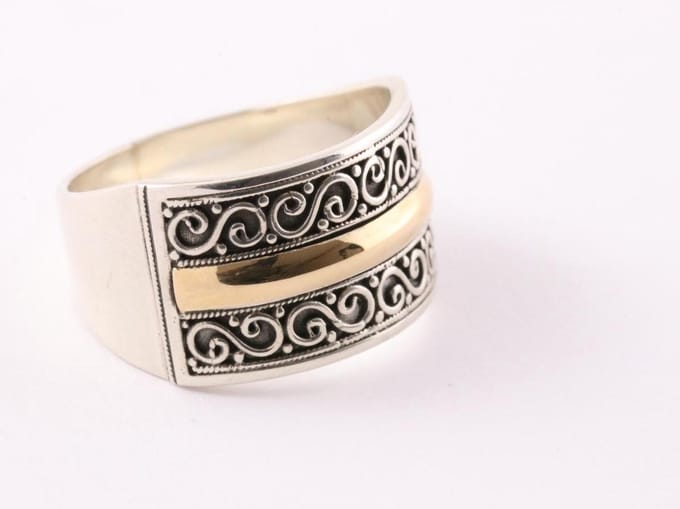 Traditionele bewerkte zilveren ring met 18k gouden band - maat 18
