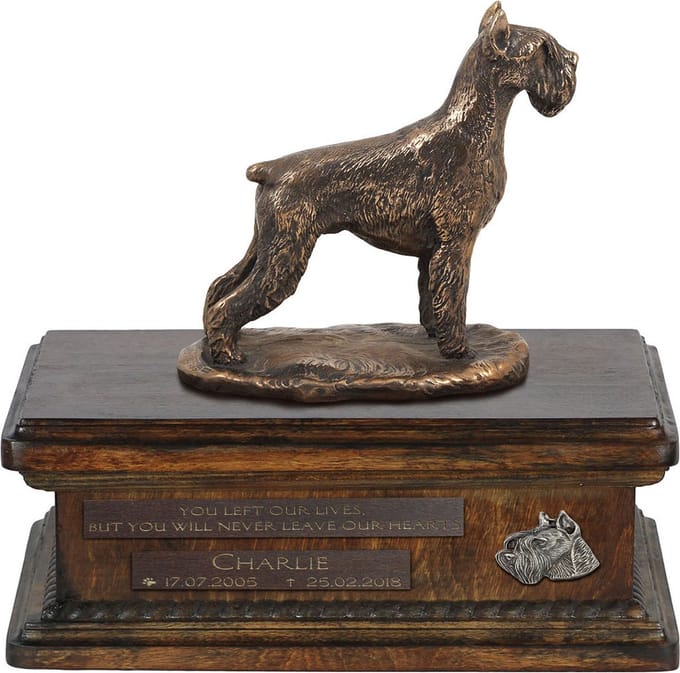 Persoonlijke houten urn voor schnauzer met beeldje van hond