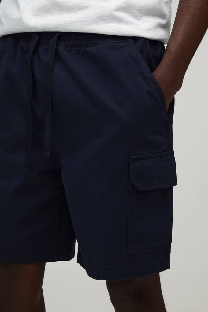 Essentiële Relaxed Fit Elastische Twill Cargo Shorts Met Middellange Lengte | Navy | Size Medium