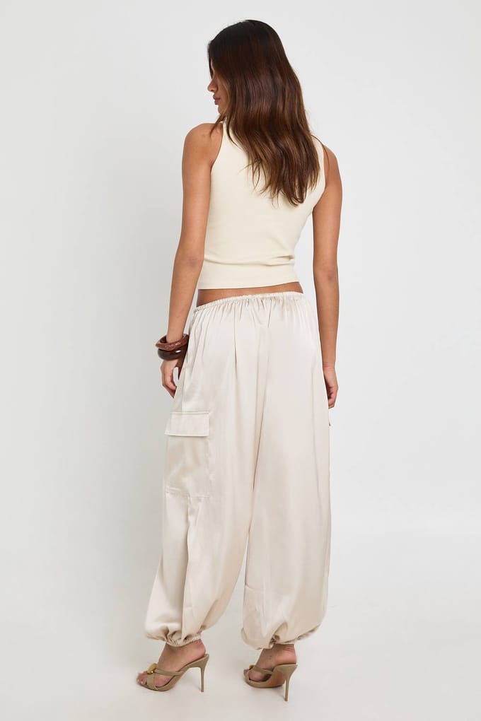 boohoo Dames Satijnen Cargo Ballonbroek | Oester | Maat: 42