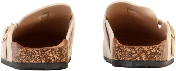 Pantoffels en klompen om aan te trekken