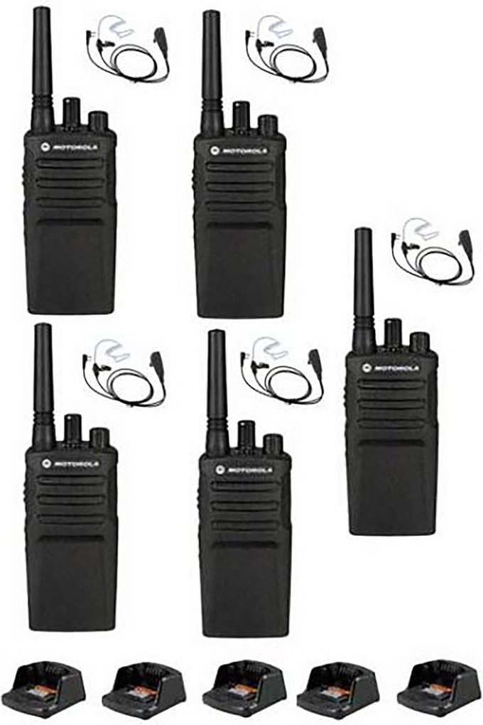 Set van 5 Motorola XT420 UHF IP55 PMR446, laders en beveiliging oortje M1 2-Pins