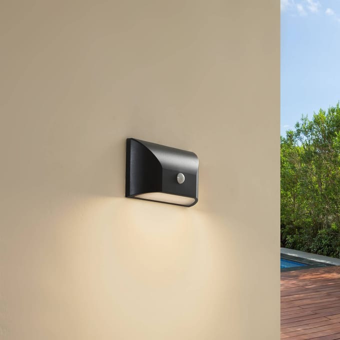 Lindby LED buiten wandlamp Siana, zwart, PC, sensor