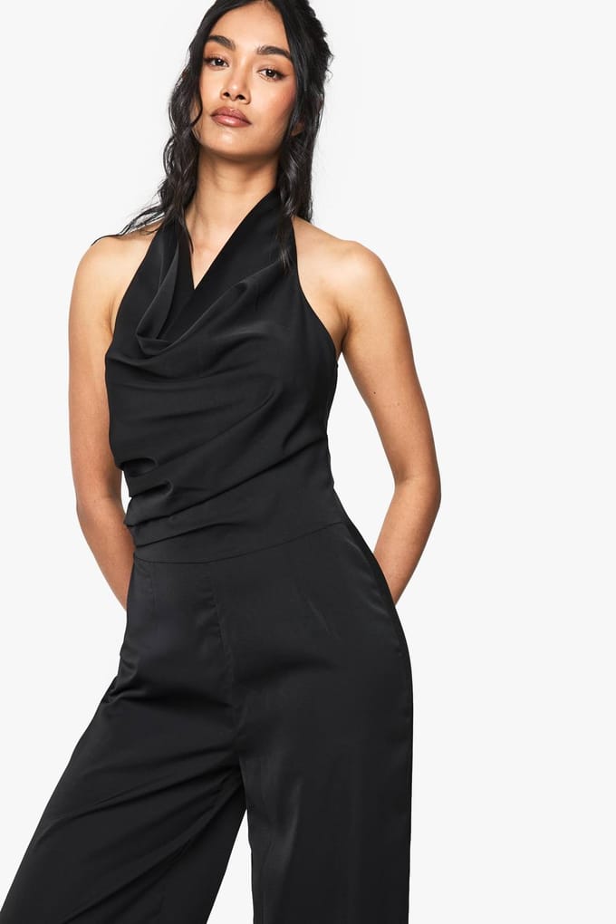 boohoo Dames Satijnen jumpsuit met vallende hals | Black | Maat: 8