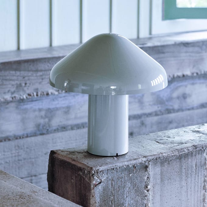 HAY Pao draagbare LED tafellamp met oplaadbare batterij grijs
