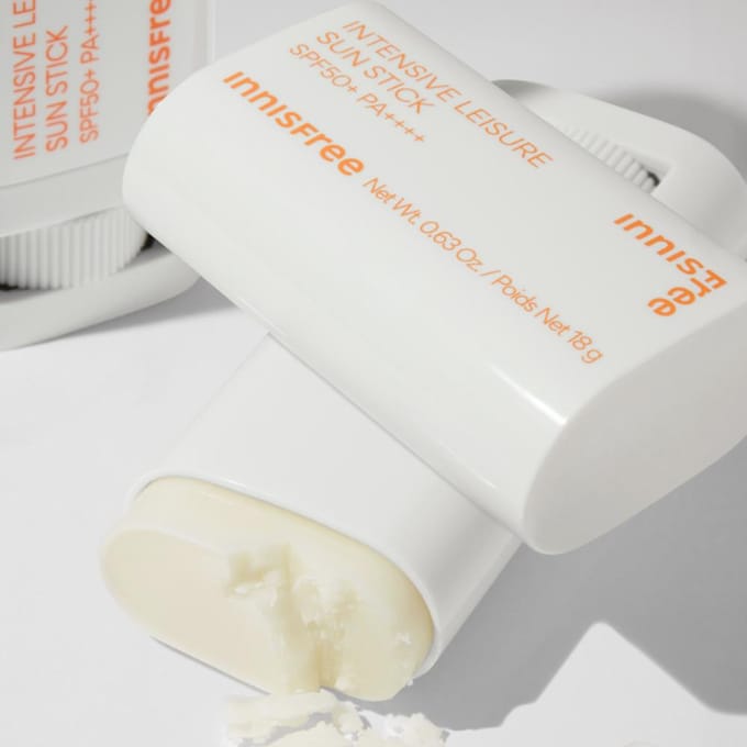 [INNISFREE] Intensive Leisure Sunscreen Stick 18g (SPF50+/PA++++) 1pc + Sample Gifts green