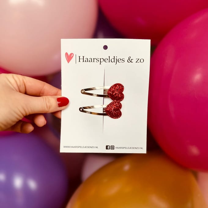 Haarspeldje ‘Hearts’ - hart – hartje - glitters - rood - kerst - feestdagen - 5 cm speldjes