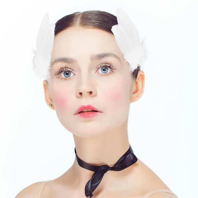 Haarclip Delicaat Ontwerp - 2 Stuks Haaraccessoires - Struisvogelveren - Kunstparel - Bruidsaccessoires - 16 cm Lang