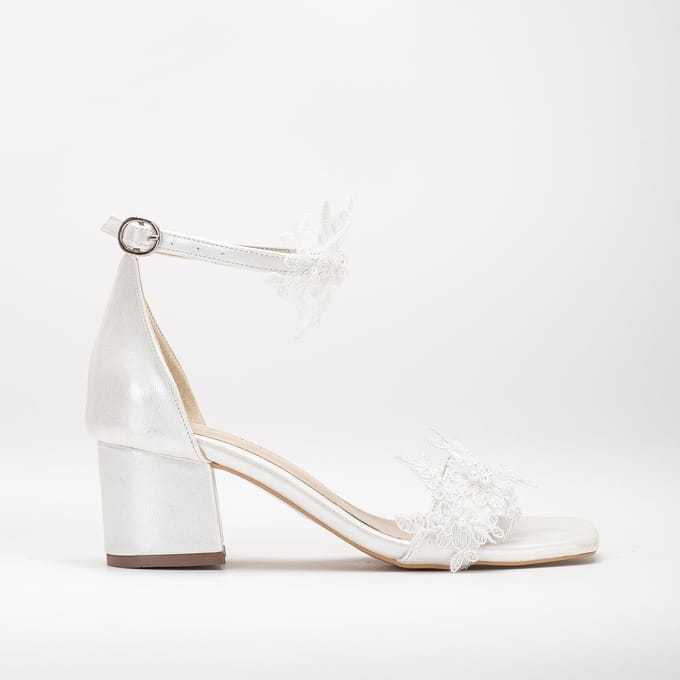 Flora Lace Bridal Laag Hak Sandalen