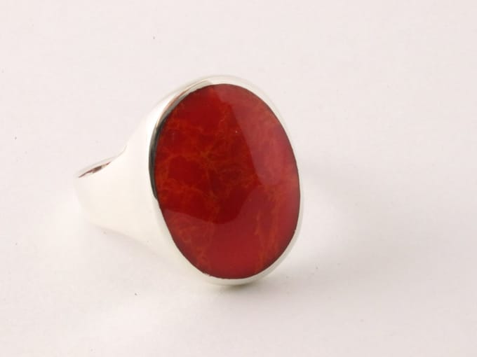 Ovale zilveren ring met rode koraal steen - maat 16.5