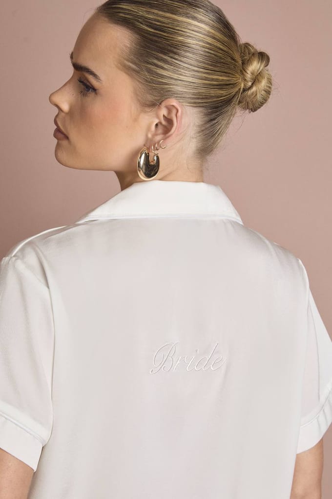 boohoo Dames Bruidspyjama 'Bride' Satijn Geborduurd Korte Mouw Shirt & Broek Set | Wit | Maat: 46