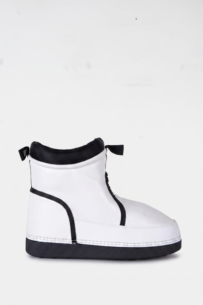 Moschino Winter Boots White Maat: 35-36 | Laarzen Outlet | Dames | Wit