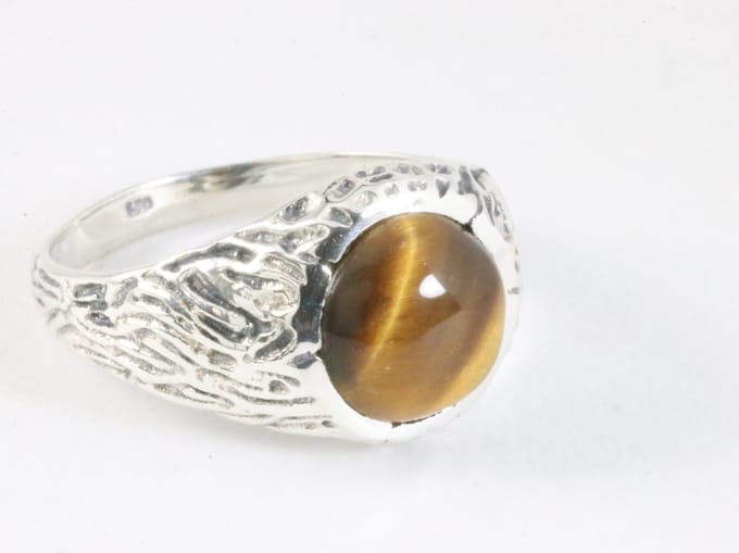 Bewerkte zilveren ring met tijgeroog - maat 19